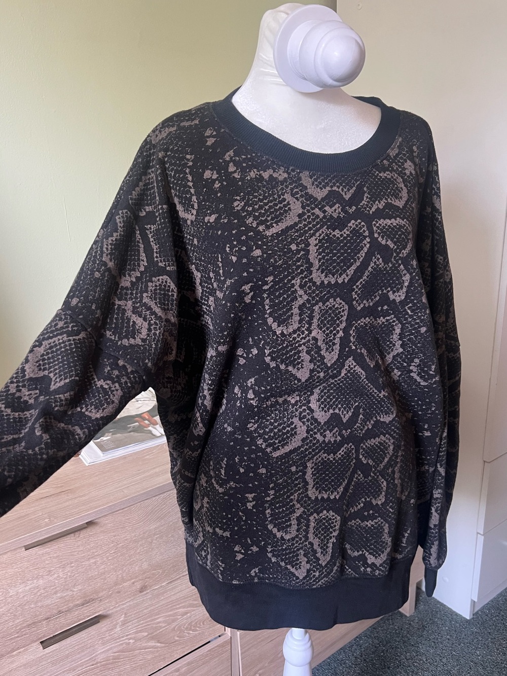 55% Cotton Black Snake Print Overrated Baggy Crewneck Cozy Comfy Sweatshirt Sz L